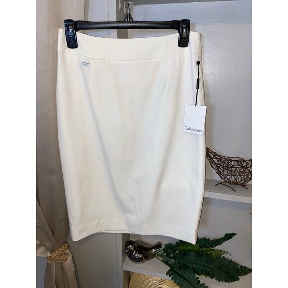 NWT Calvin Klein Suits size 2 White Lined Back Zip Logo Pencil Skirt $79 - Picture 1 of 9